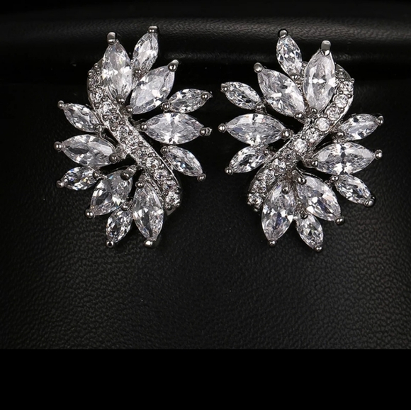 18K White Gold Swarovski crystal Marquise earrings - Picture 10 of 10